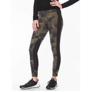 Athleta Essex Hybrid Camo Leggings